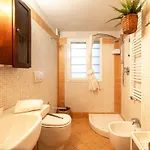 Casa Claudette In Center Town With Terrace * Λούκα