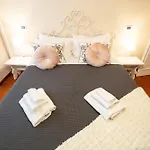 Casa Claudette In Center Town With Terrace * Λούκα