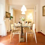 Casa Claudette In Center Town With Terrace * Λούκα