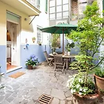 Casa Claudette In Center Town With Terrace Λούκα