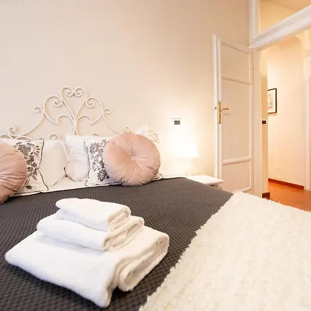 Casa Claudette In Center Town With Terrace Appartamento