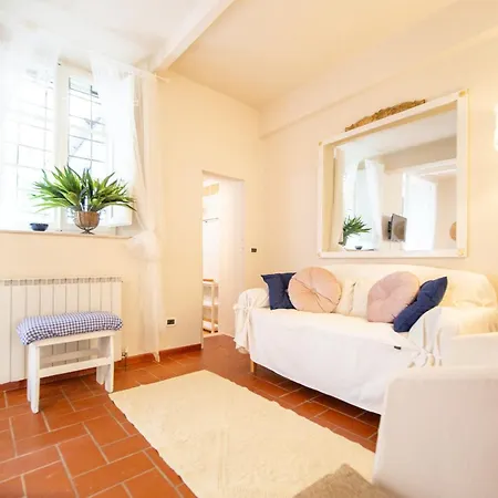 Casa Claudette In Center Town With Terrace Lucca
