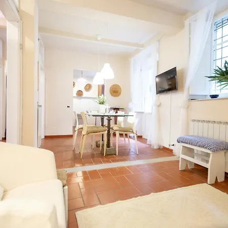 Casa Claudette In Center Town With Terrace Lucca